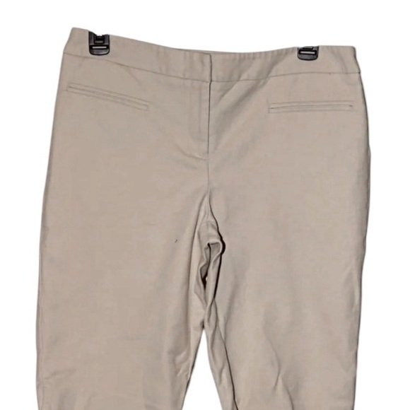 Chicos Bermuda Short. Classic and slimming size 0 - Picture 1 of 8